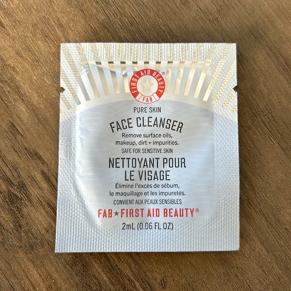 💖FREE ADD-ON💖 Skincare Sample Pack - Picture 5 of 8